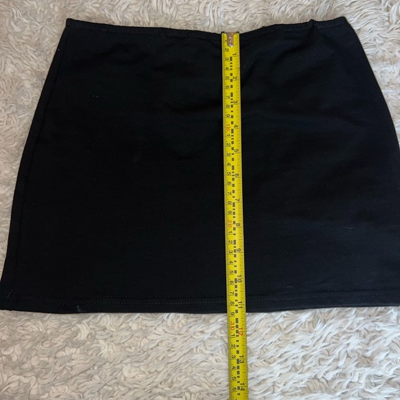 Edikted Black Mini Skirt - Picture 5 of 8